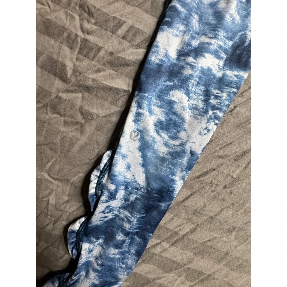 Lululemon Tight Stuff‎ Tight II Blue White Marble Scalloped Leggings Size 6
